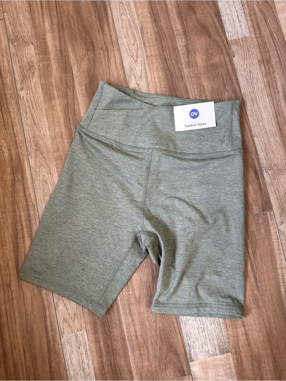 Outdoor Voices Green Agave Bike Shorts with Crossover Waistband SZ Small